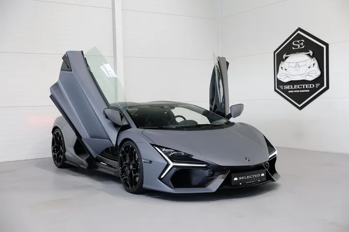 Lamborghini Revuelto