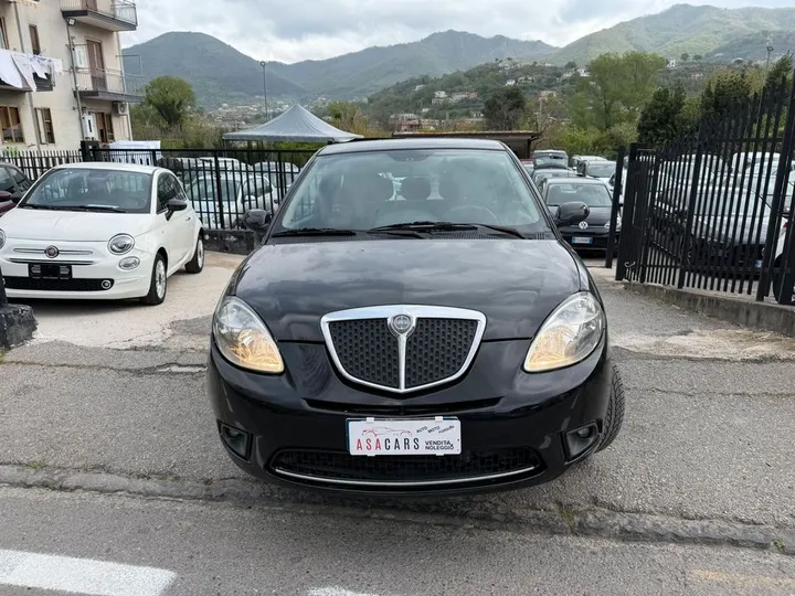 Lancia Ypsilon