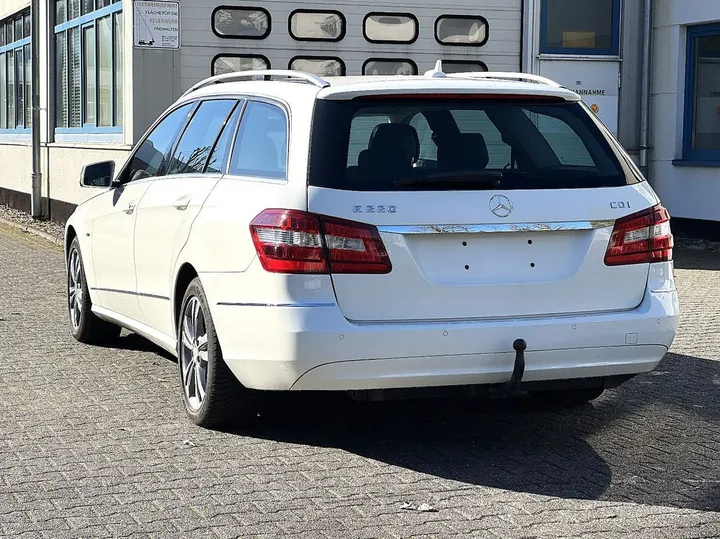 Mercedes-Benz E 220