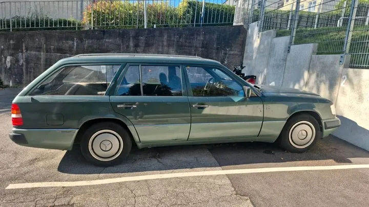 Mercedes-Benz 230