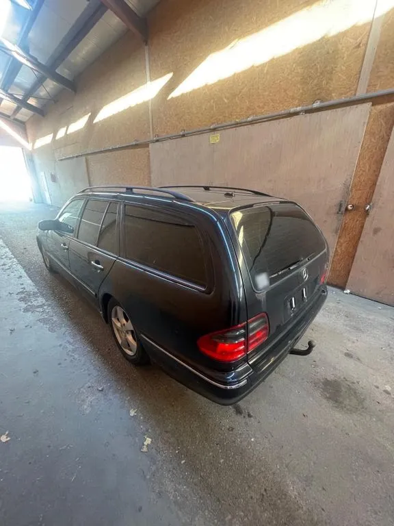 Mercedes-Benz E 320