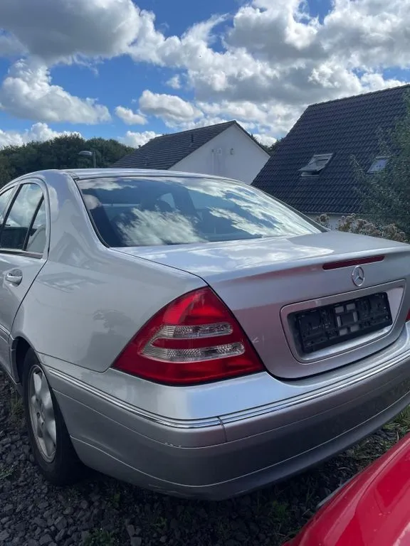 Mercedes-Benz C 180