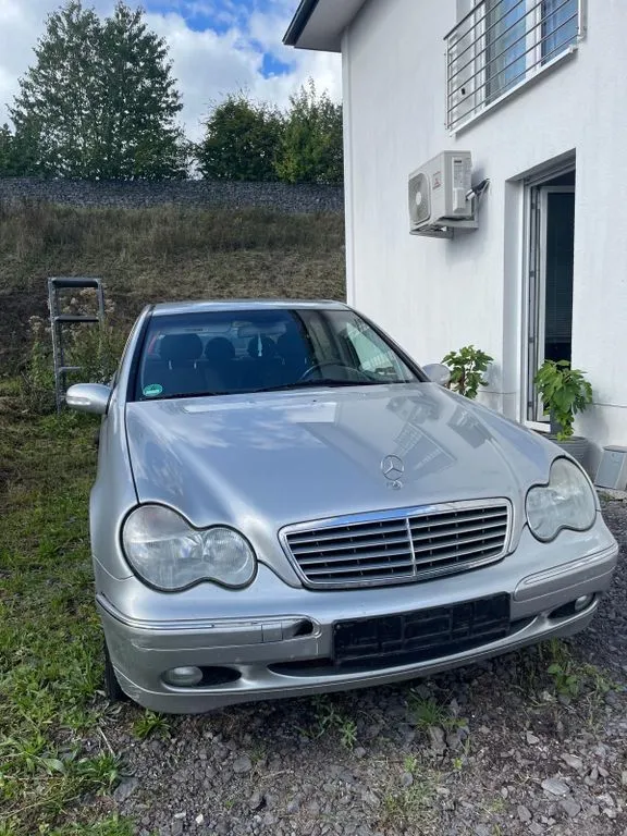 Mercedes-Benz C 180