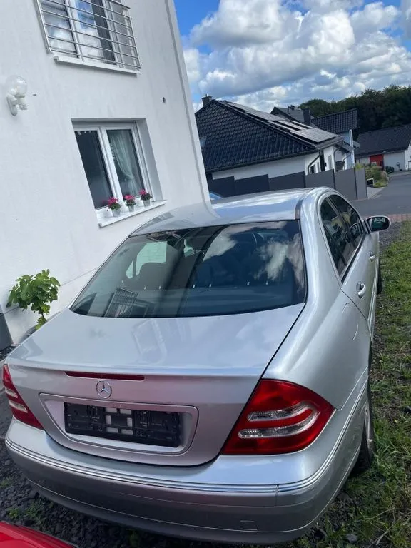 Mercedes-Benz C 180
