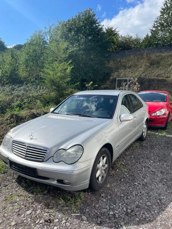Mercedes-Benz C 180