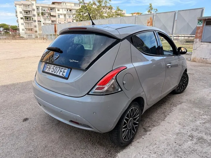 Lancia Ypsilon