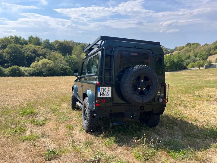 Land Rover Defender