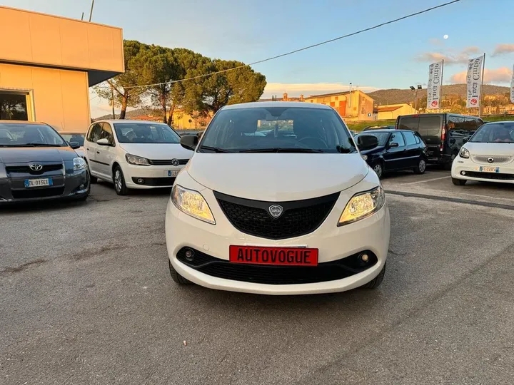 Lancia Ypsilon