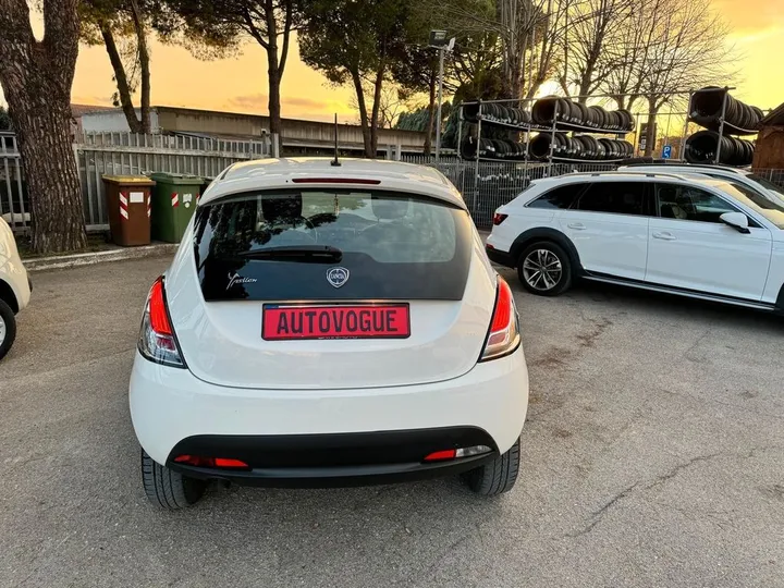 Lancia Ypsilon