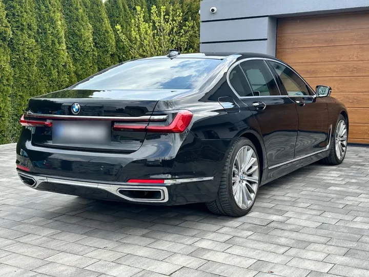 BMW 730