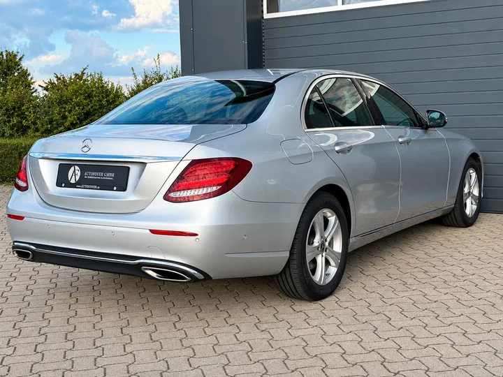 Mercedes-Benz E 200
