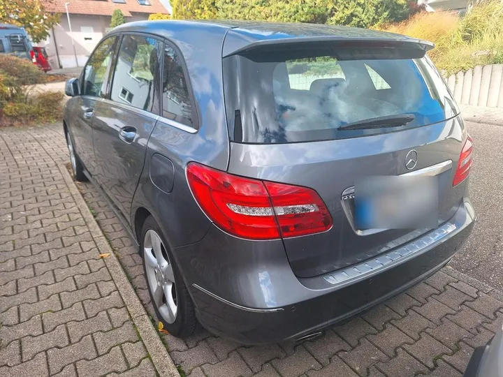 Mercedes-Benz B 200