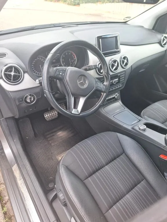 Mercedes-Benz B 200