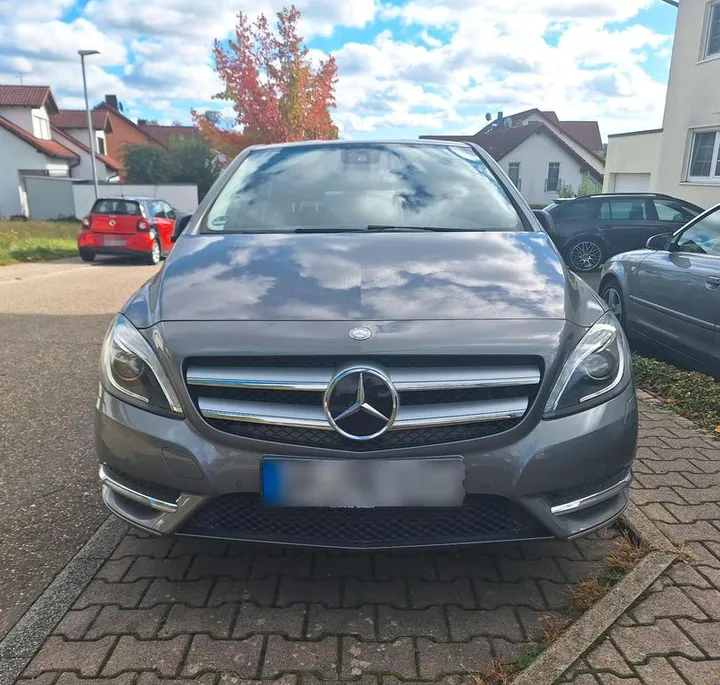 Mercedes-Benz B 200