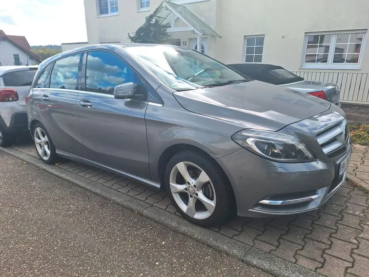 Mercedes-Benz B 200