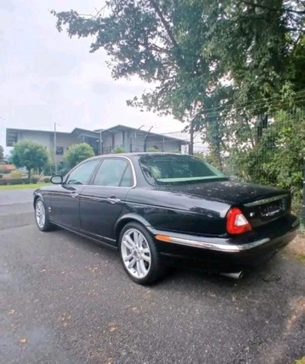 Jaguar XJ