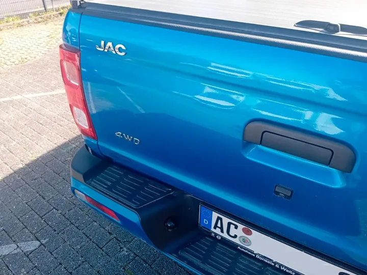 JAC 8 Pro