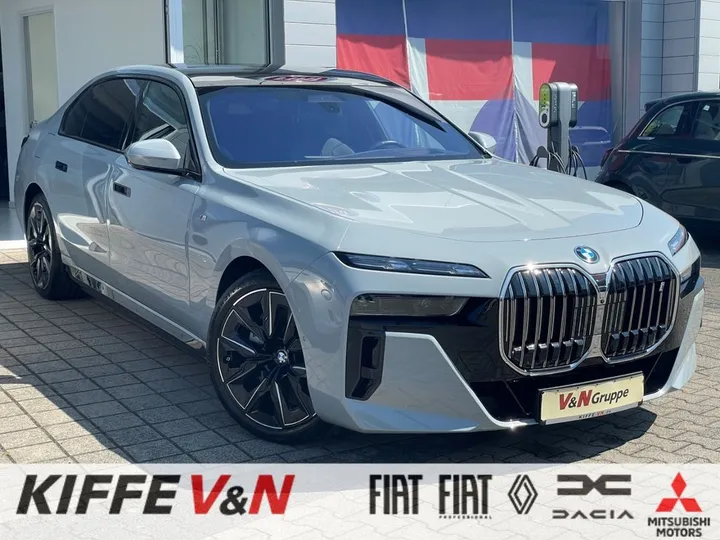BMW i7
