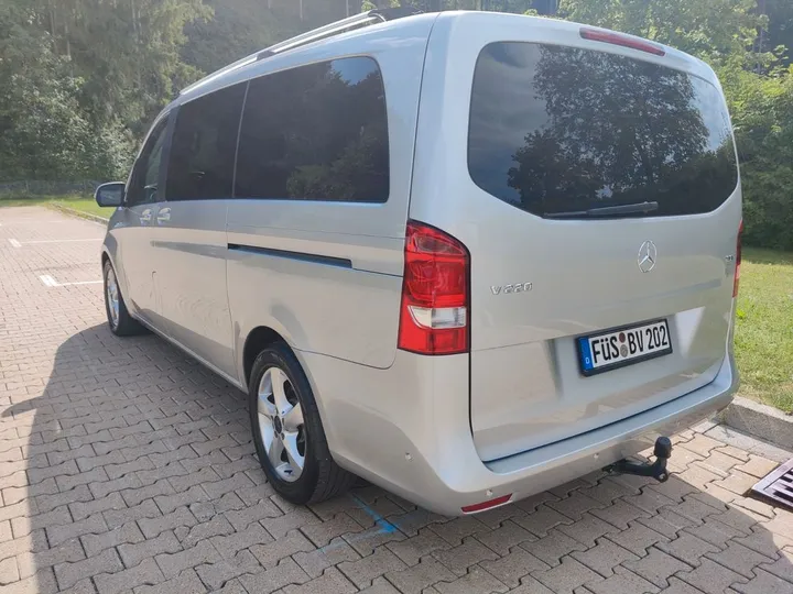 Mercedes-Benz V 220