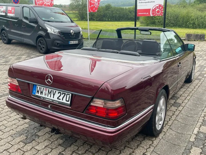 Mercedes-Benz E 200
