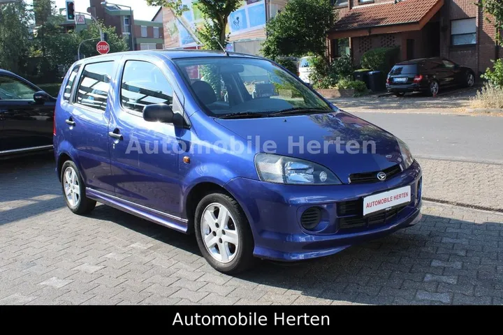 Daihatsu YRV