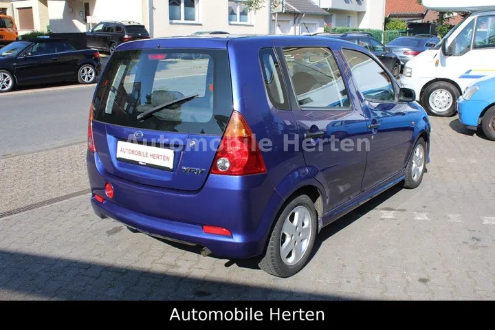 Daihatsu YRV