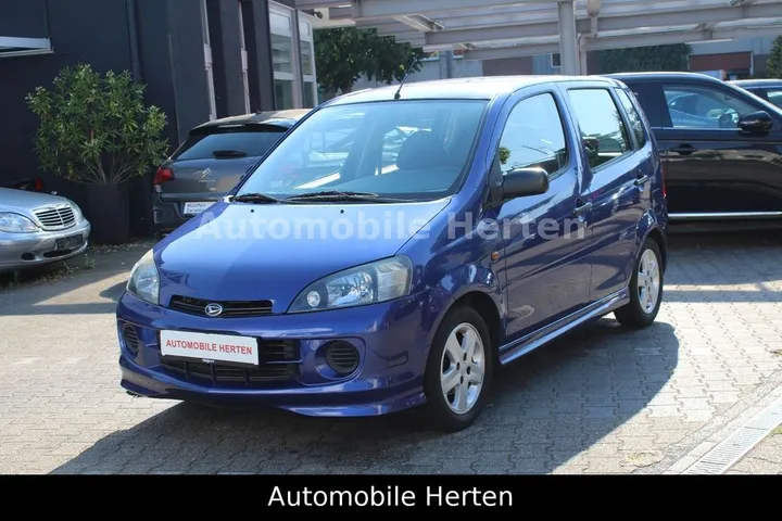 Daihatsu YRV