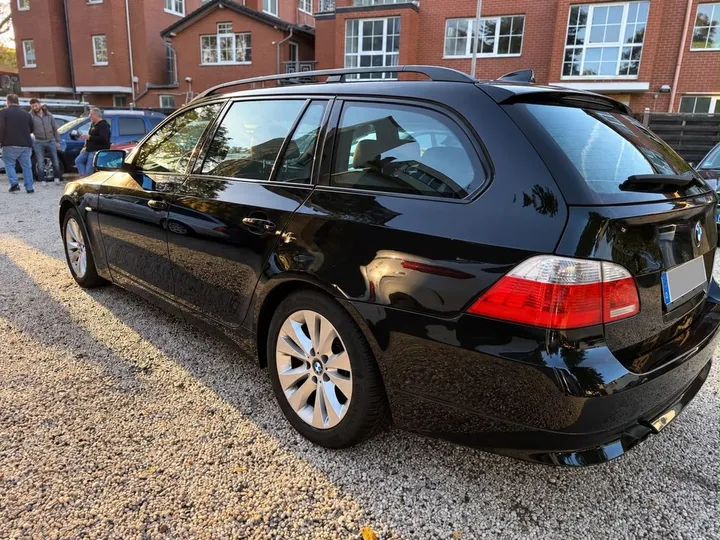BMW 523