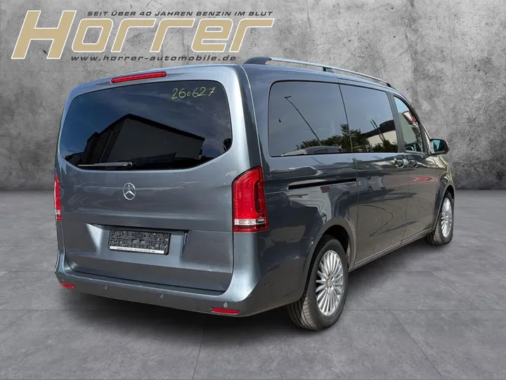 Mercedes-Benz V 220