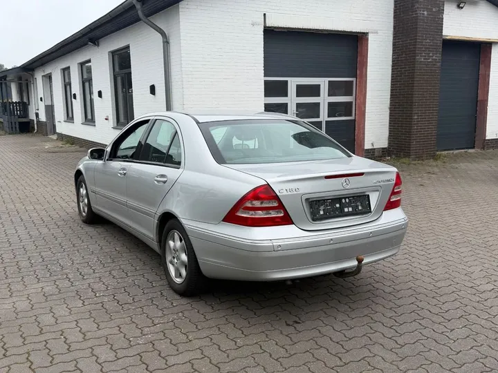 Mercedes-Benz C 180