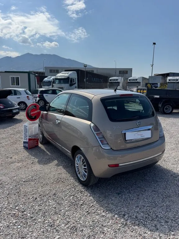 Lancia Ypsilon