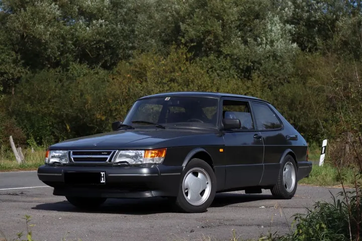 Saab 900