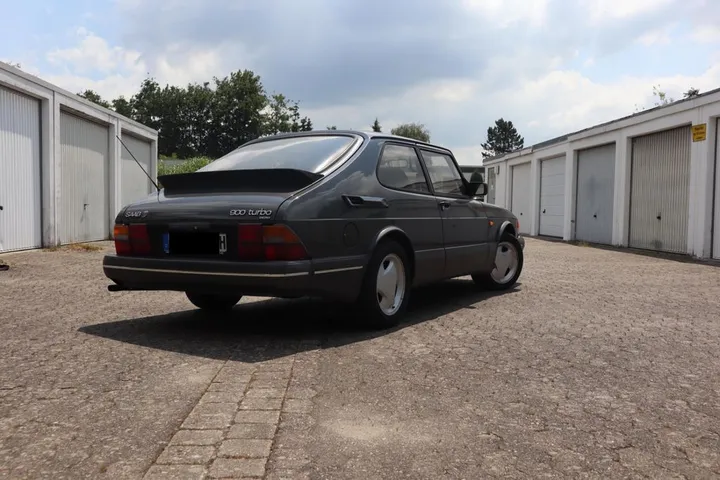 Saab 900