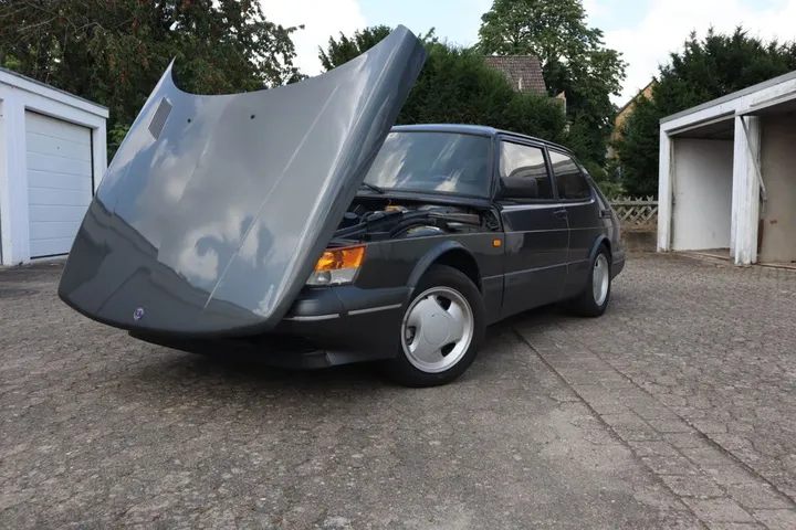 Saab 900
