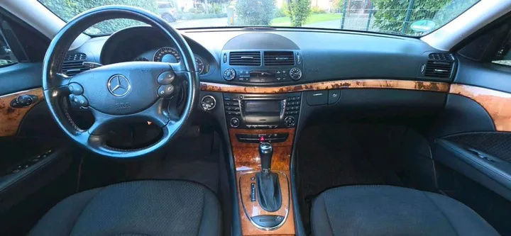 Mercedes-Benz E 220