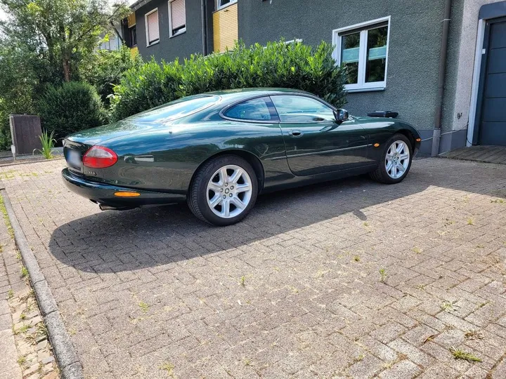 Jaguar XJ8