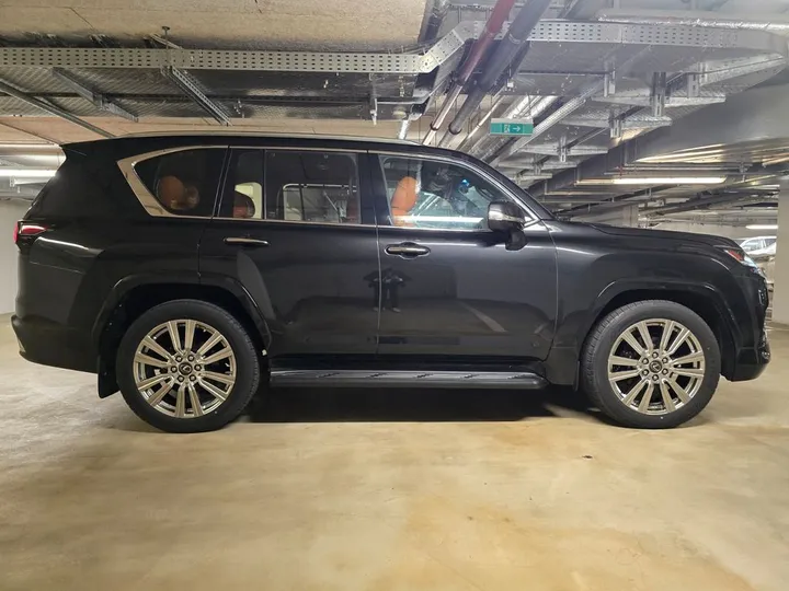 Lexus LX 600