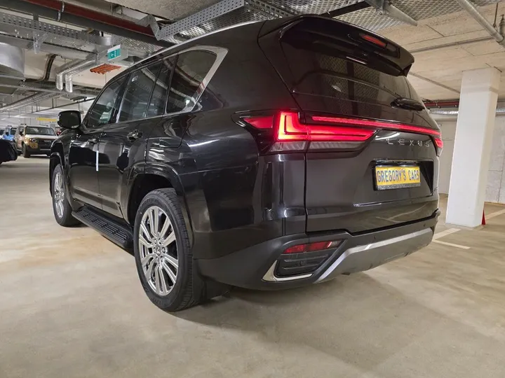 Lexus LX 600