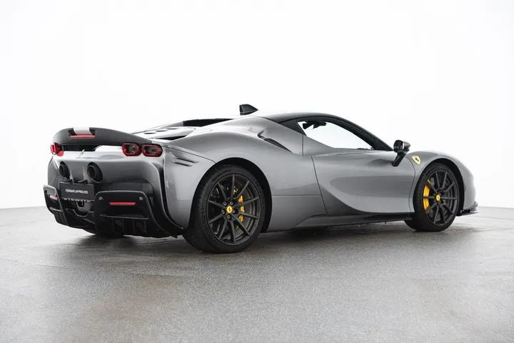 Ferrari SF90
