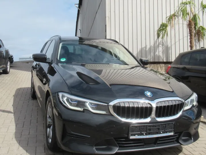 BMW 330