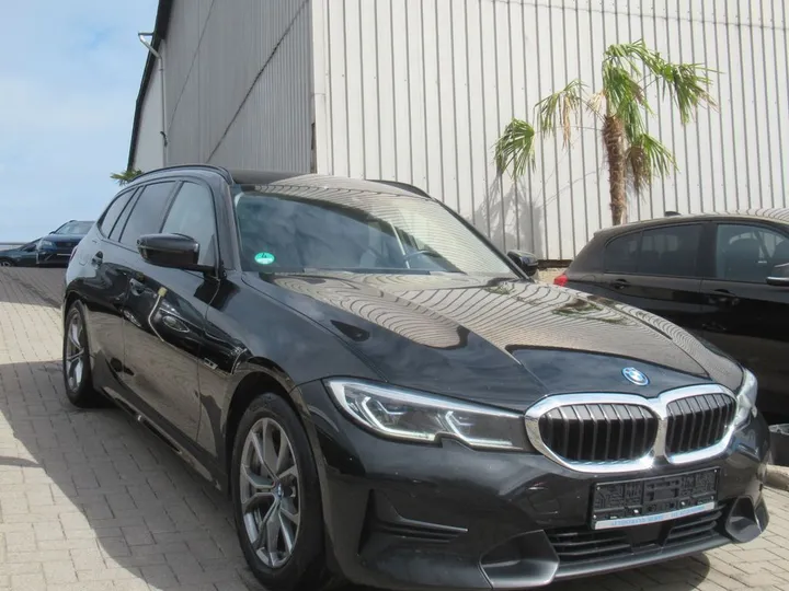 BMW 330