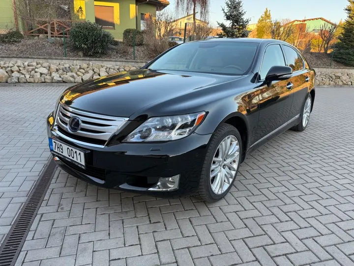 Lexus LS 600