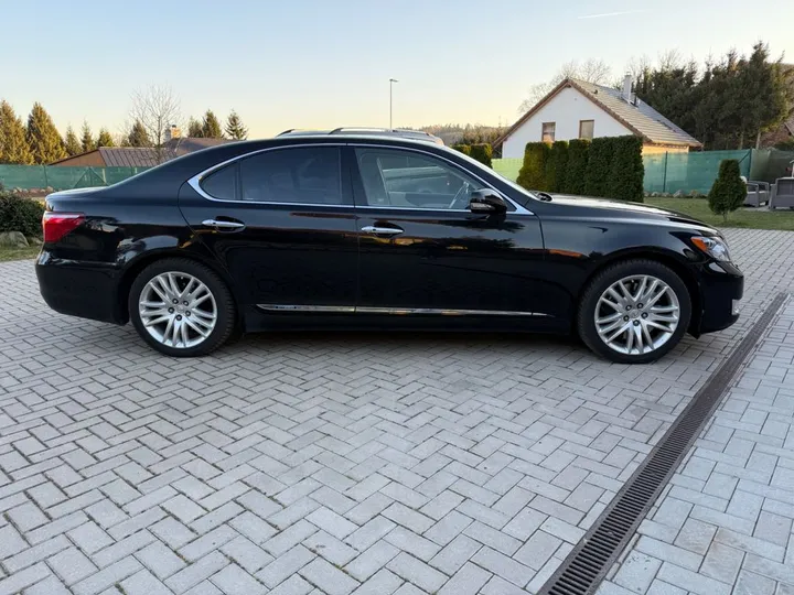 Lexus LS 600