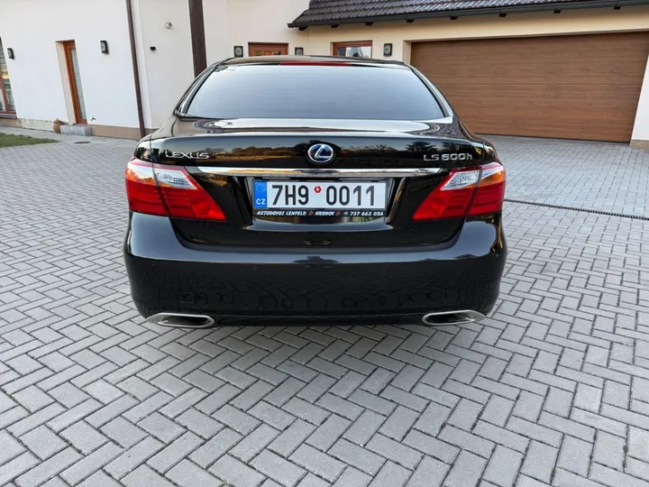 Lexus LS 600