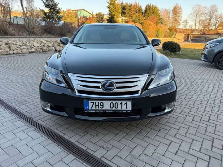 Lexus LS 600