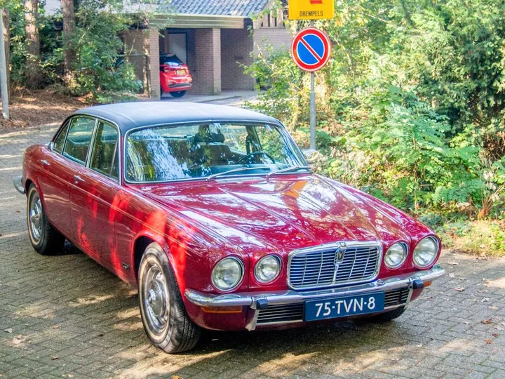 Jaguar XJ12