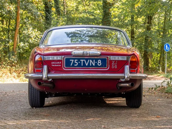 Jaguar XJ12