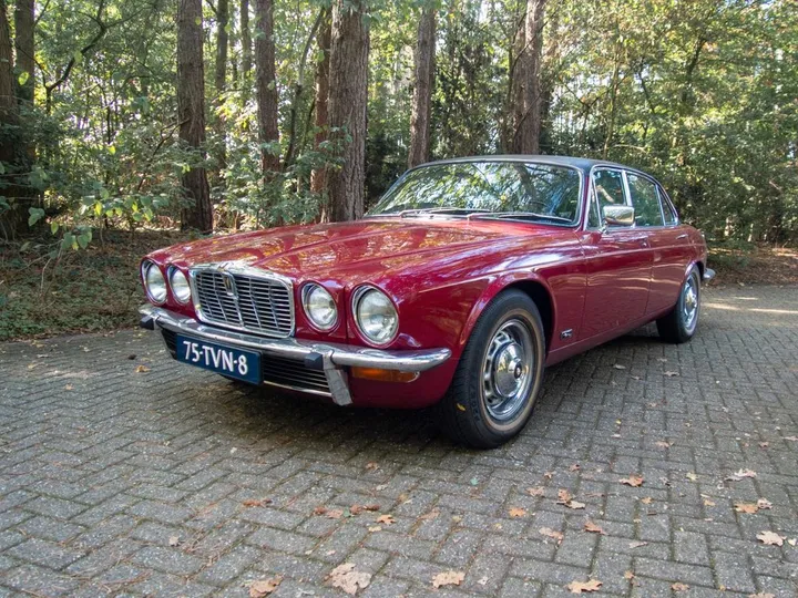 Jaguar XJ12