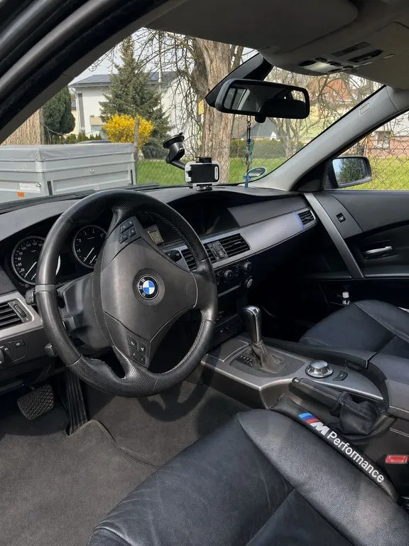 BMW 525