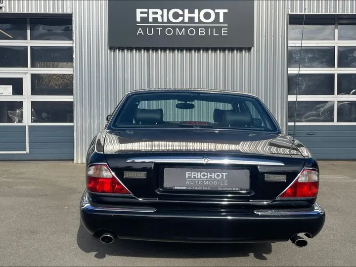 Jaguar XJ8